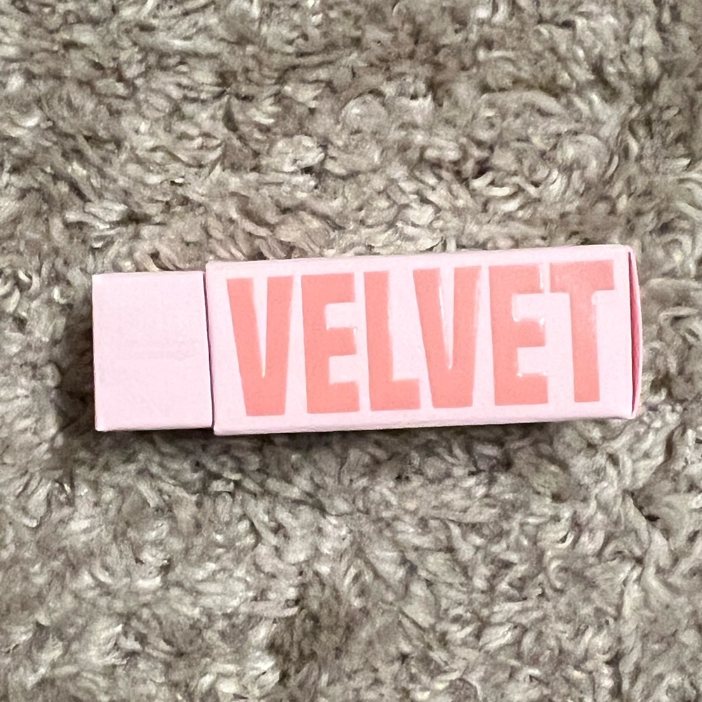 Jeffree Star- Velvet Trap- red affair new